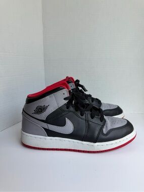Nike Air Jordan 1 Mid GS Bred Shadow Red Black Grey Sneakers 6 Youth 7.5 Women